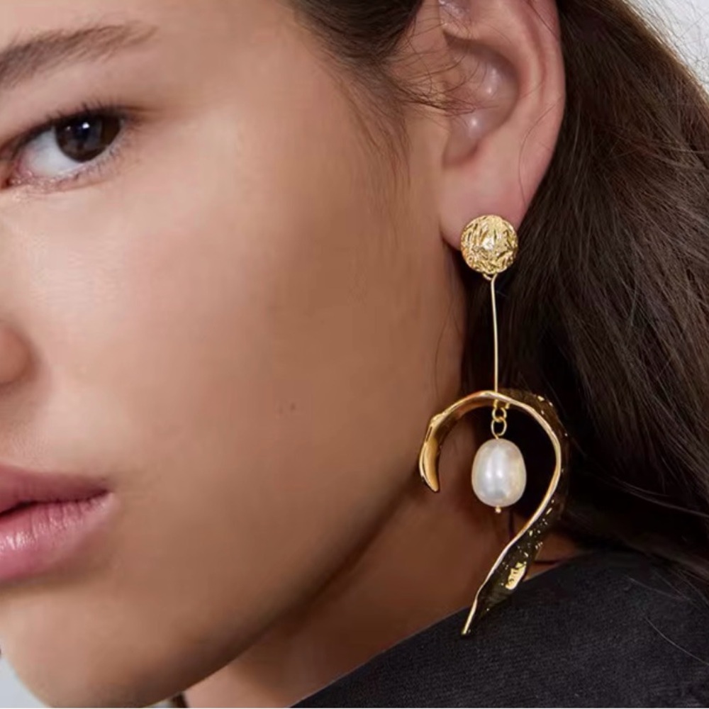 Drop Dangle Earrings Hammered Crumpled Gold Leaf Pearl MY16 JN04